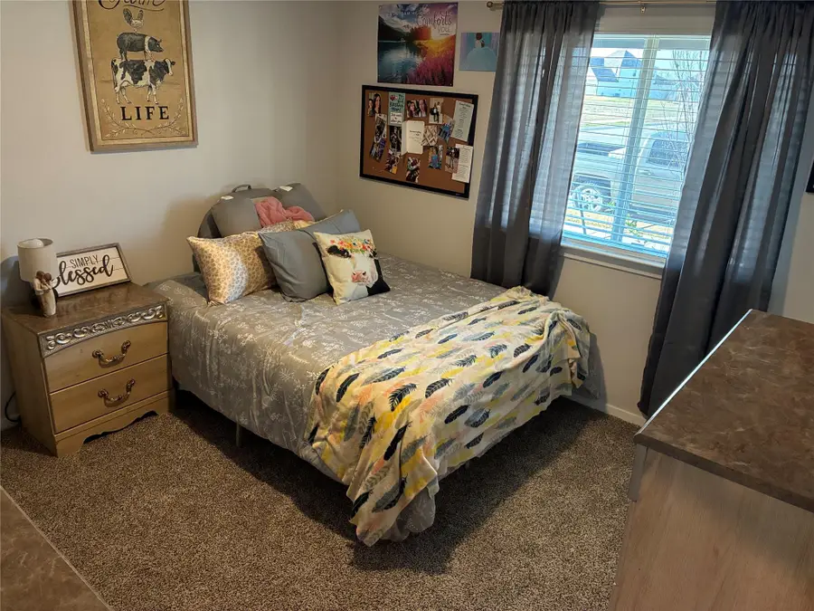 402 Perry Pl, Rockdale, TX 76567 - #3