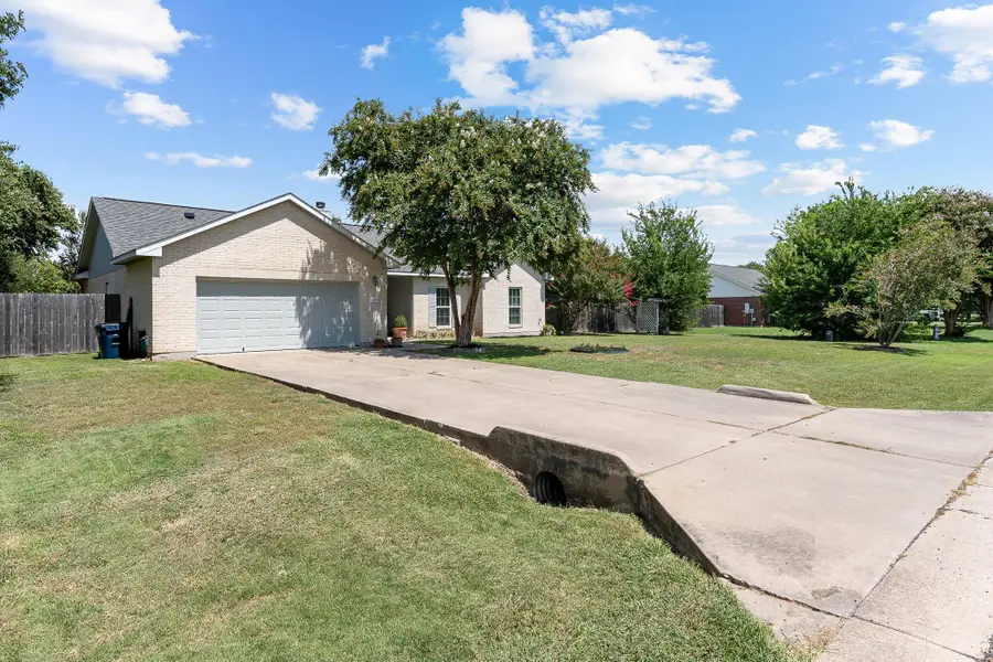 215 Spotted Fawn Dr, Hutto, TX 78634 - #2