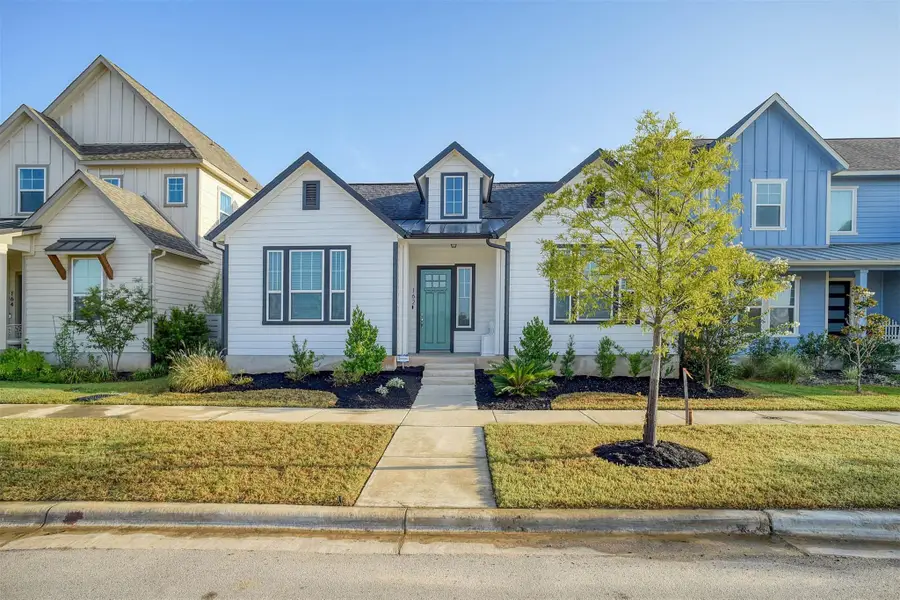 162 Adelton Blvd, Bastrop, TX 78602 - Image #2