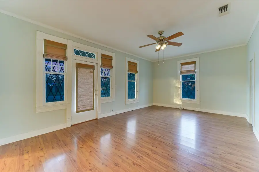 306 Garwood St, Smithville, TX 78957 - Image #2