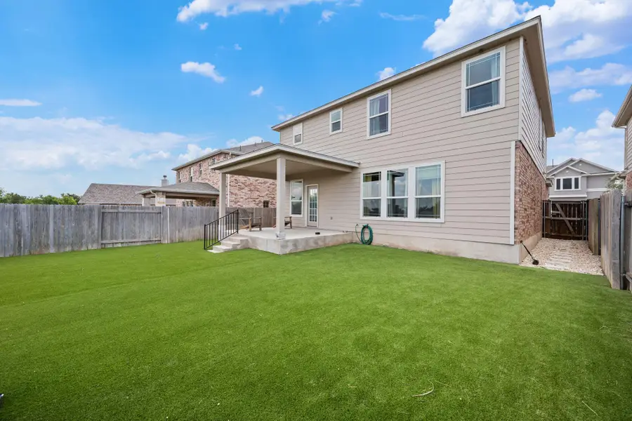 325 Fort William St, Hutto, TX 78634 - Image #2