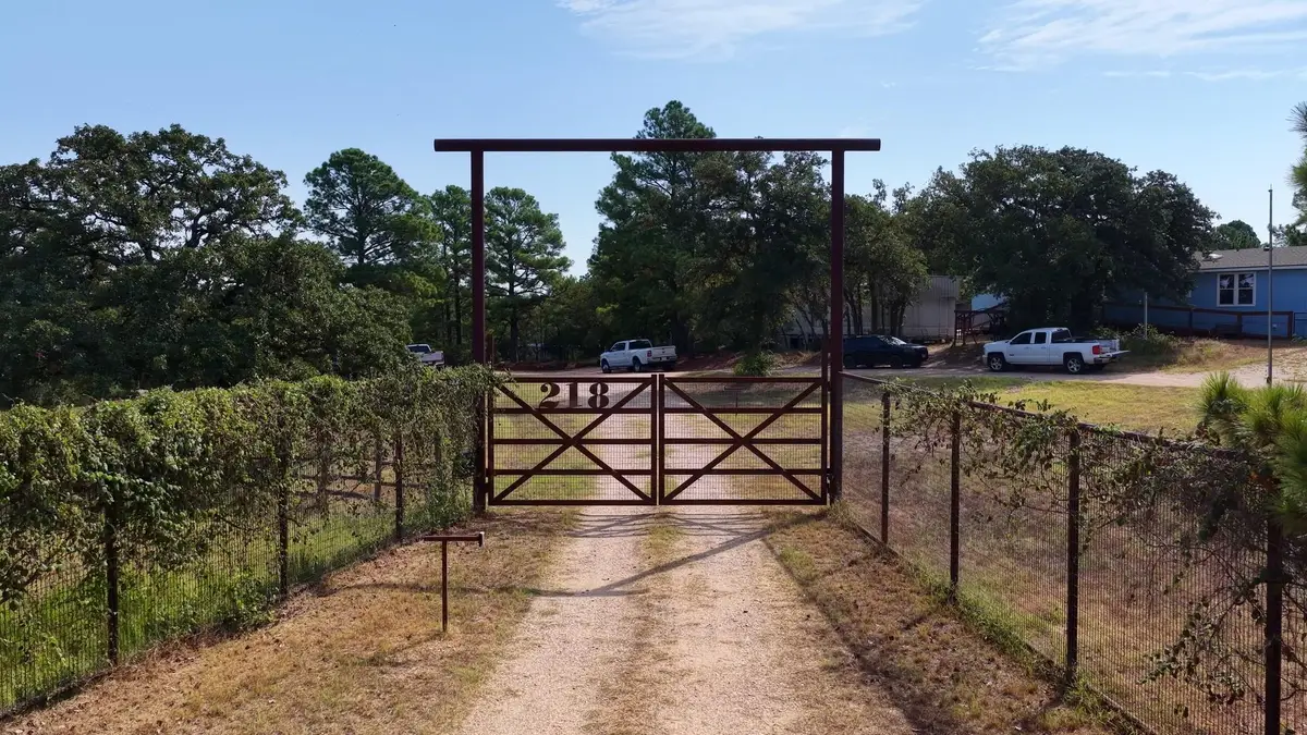 218 Little Ranch Rd, Red Rock, TX 78662 - #1