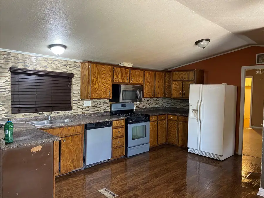 2214 Bitter Creek Dr, Austin, TX 78744 - Image #2