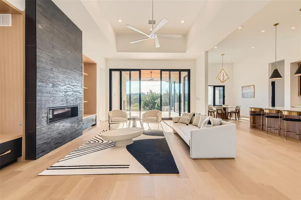 8701 Rollins Dr, Austin, TX 78738 - #1