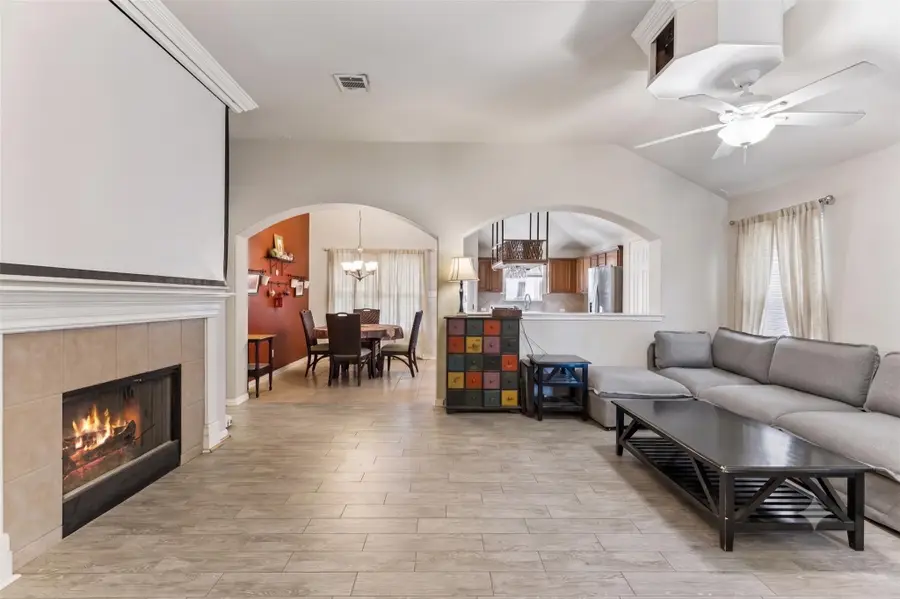 2106 Narrow Glen Pkwy, Austin, TX 78744 - #2