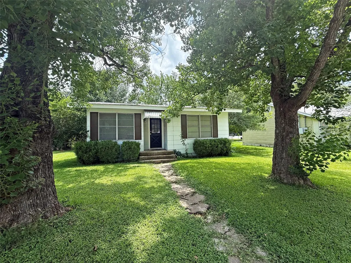 424 Burns St, Lexington, TX 78947 - Image #1