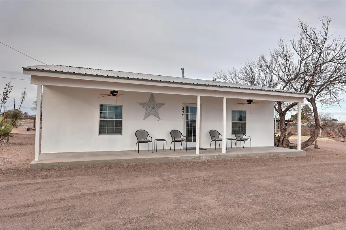 1421 W Sacramento St, Marfa, TX 79843 - #1