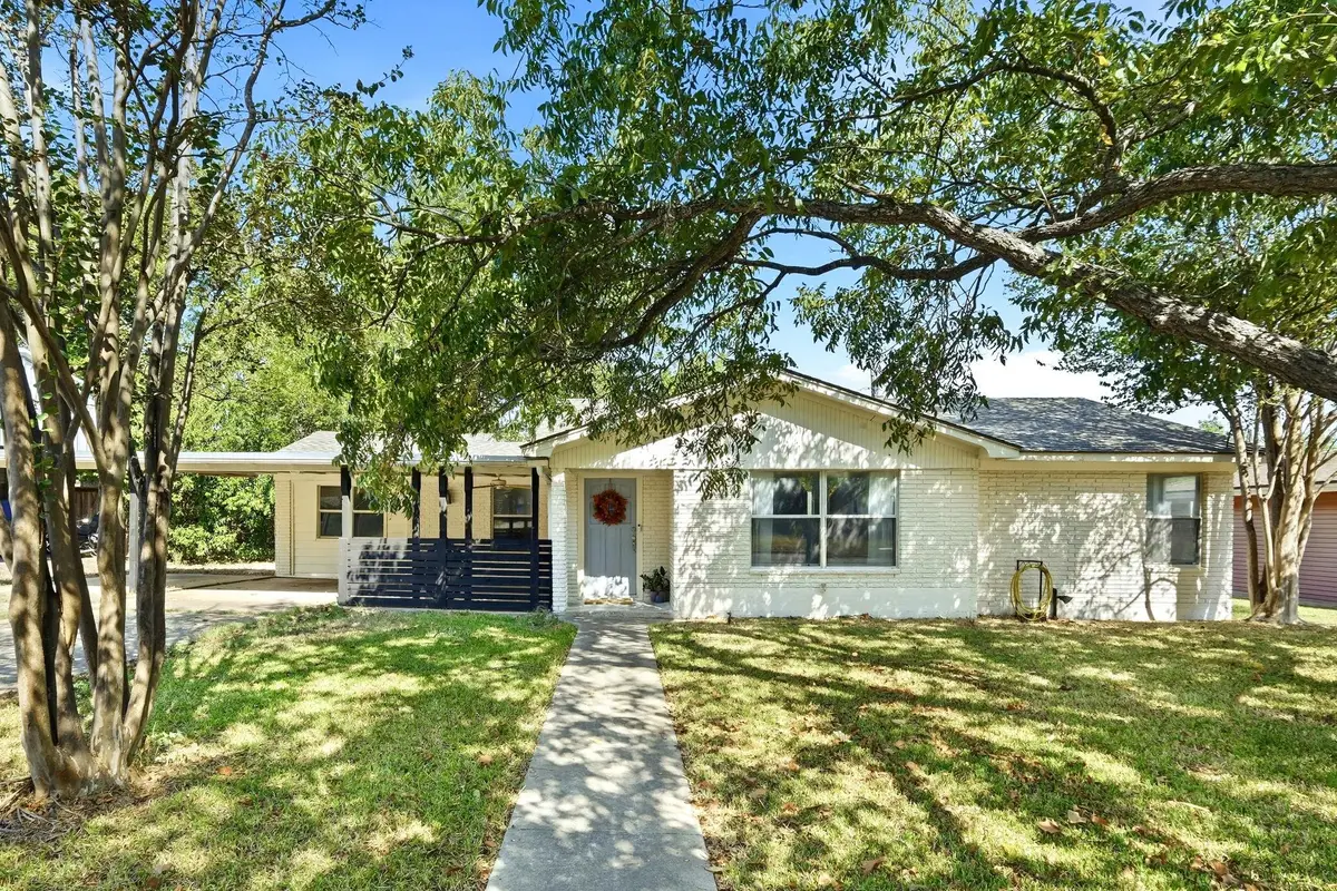 904 Kirk St, Taylor, TX 76574 - #1