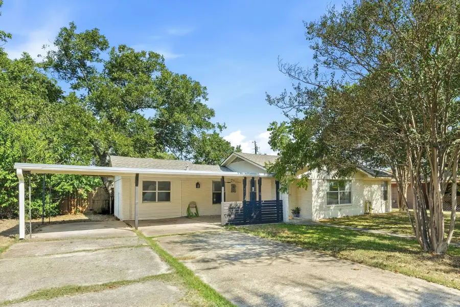 904 Kirk St, Taylor, TX 76574 - #2
