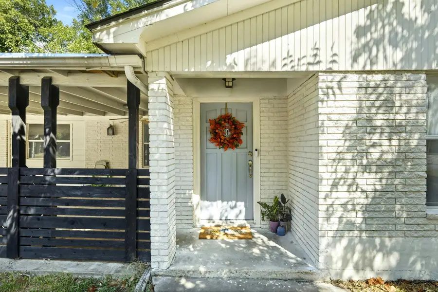 904 Kirk St, Taylor, TX 76574 - #3
