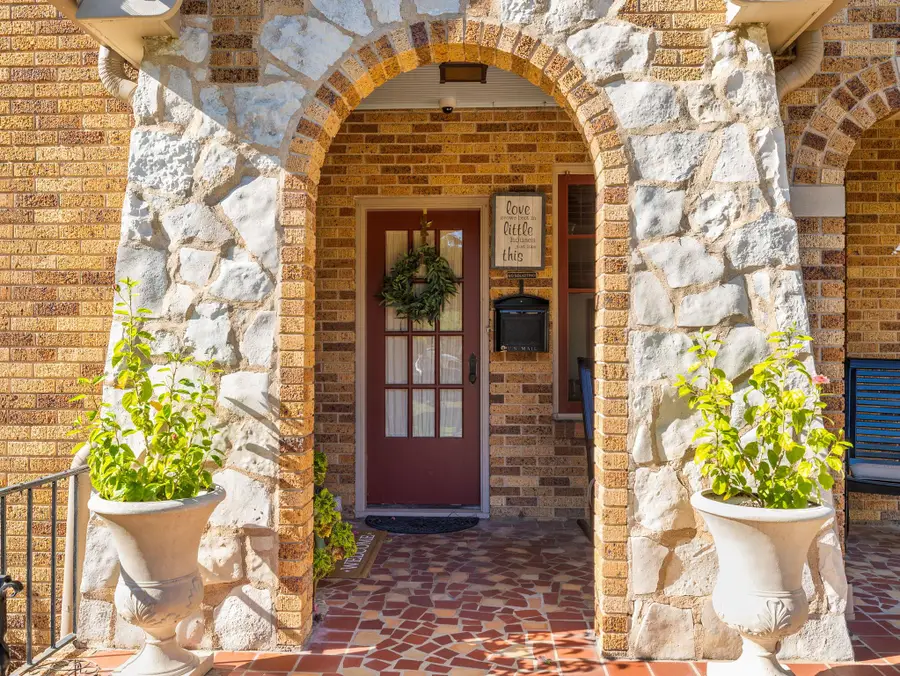 710 W 11th St, Taylor, TX 76574 - #2