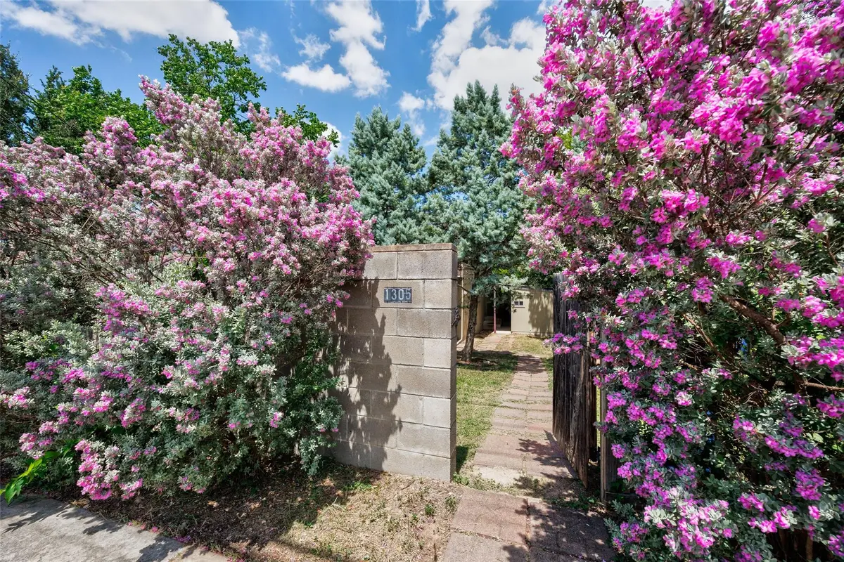 1305 Chestnut Ave, Austin, TX 78702 - #1