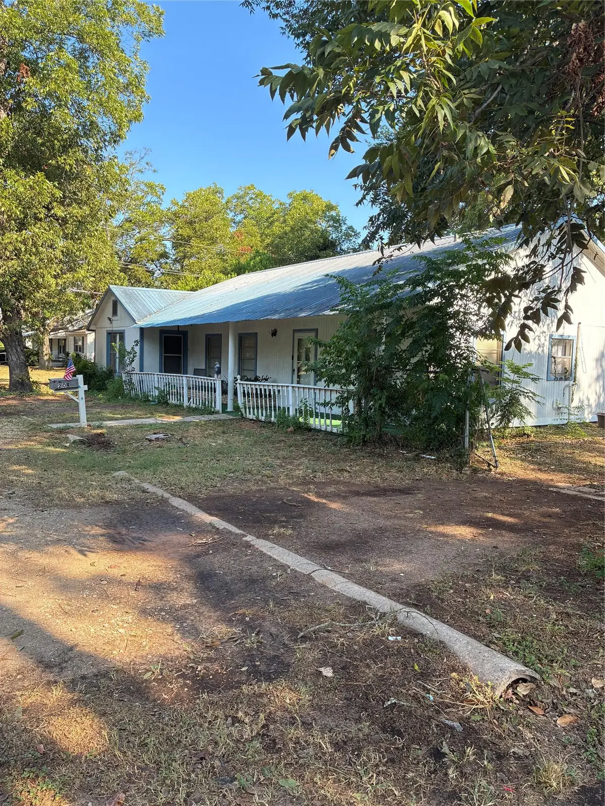 204 NW Nw 5th St, Smithville, TX 78957 - #1