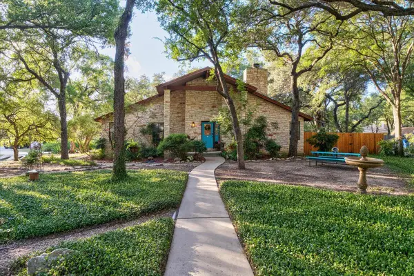208 Daybreak Cv, Buda, TX 78610