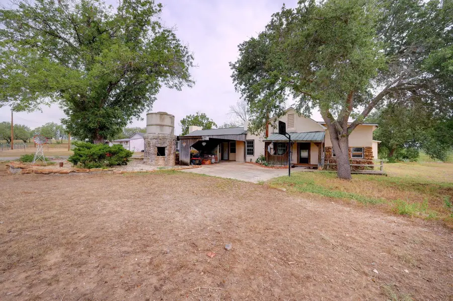 4598 State Highway 173 N, Devine, TX 78016 - Image #2