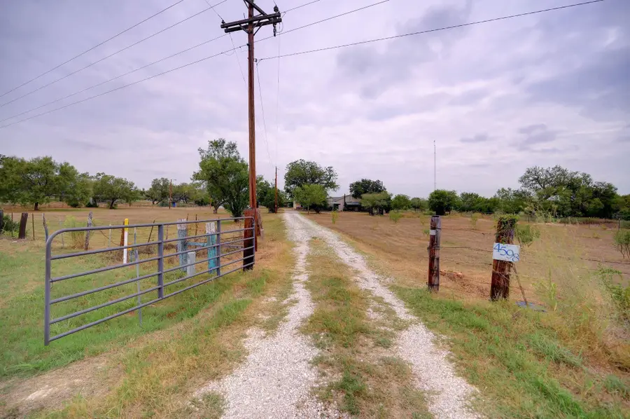 4598 State Highway 173 N, Devine, TX 78016 - Image #3