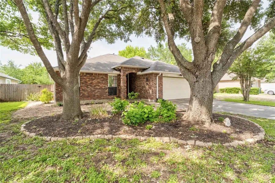 2317 Sycamore Trl, Round Rock, TX 78664 - Image #2