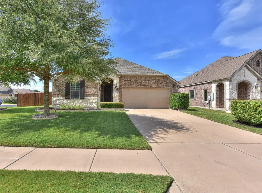 400 Farm Creek Dr, Hutto, TX 78634 - #2