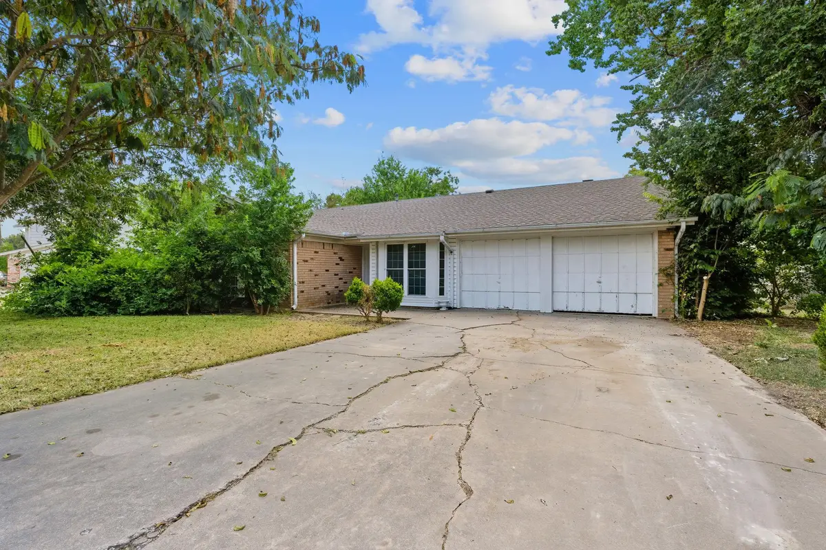 2405 Grace St, Taylor, TX 76574 - Image #1