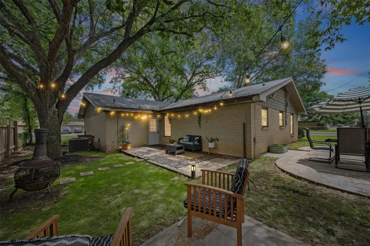 609 Laurel St, Bastrop, TX 78602 - #1