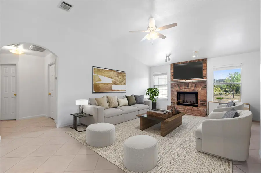 135 Acuna Ct, Del Valle, TX 78617 - Image #3