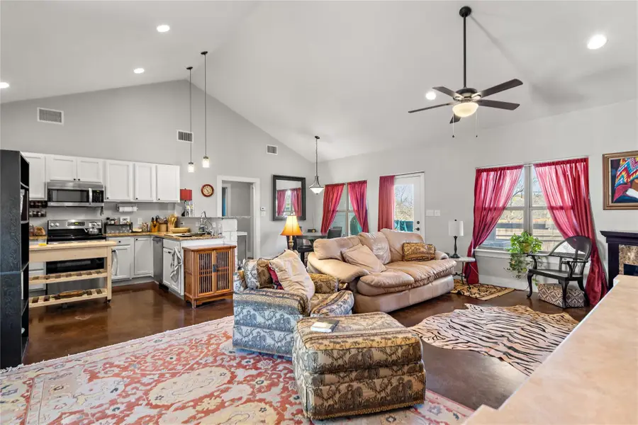 142 W Persimmon Dr, Granite Shoals, TX 78654 - Image #2