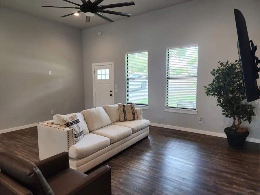 207 Laurel Ln, Spicewood, TX 78669 - #3
