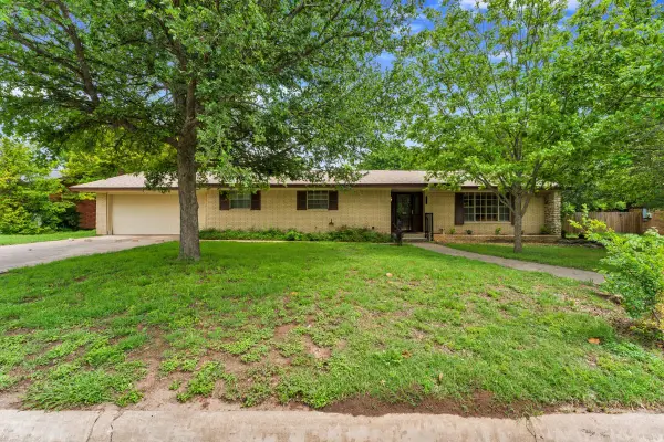 1011 N Vanderveer St, Burnet, TX 78611
