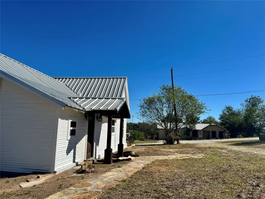 305 N Hall St, Richland Springs, TX 78643 - Image #3