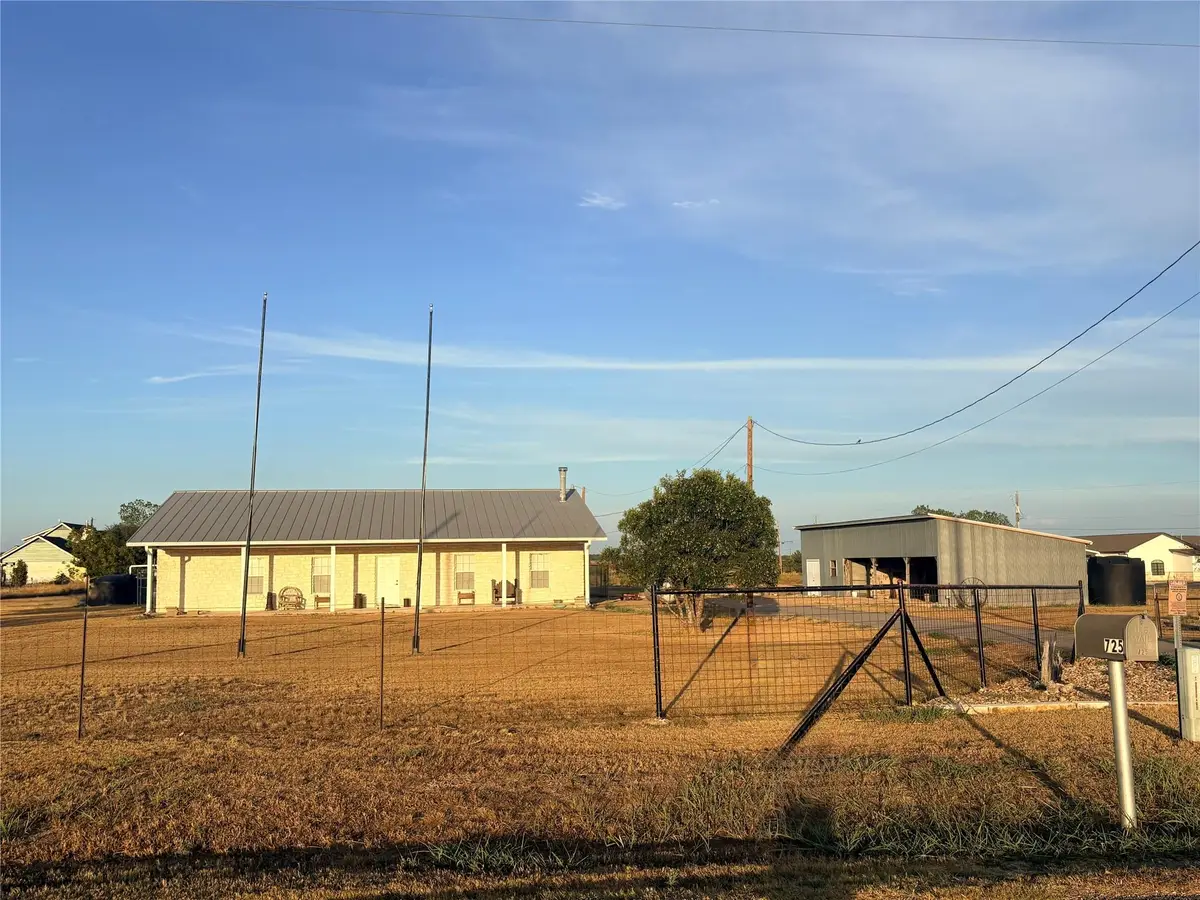 725 County Road 124, Georgetown, TX 78626 - #1