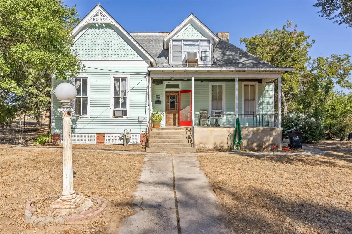 606 W Bell Ave, Rockdale, TX 76567 - #1