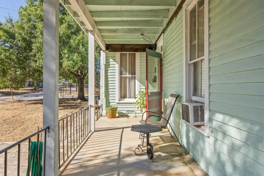 606 W Bell Ave, Rockdale, TX 76567 - #3