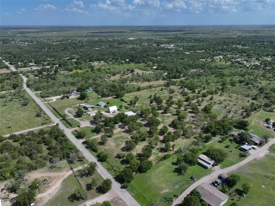 983 Longhollow Rd, Dale, TX 78616 - Image #2