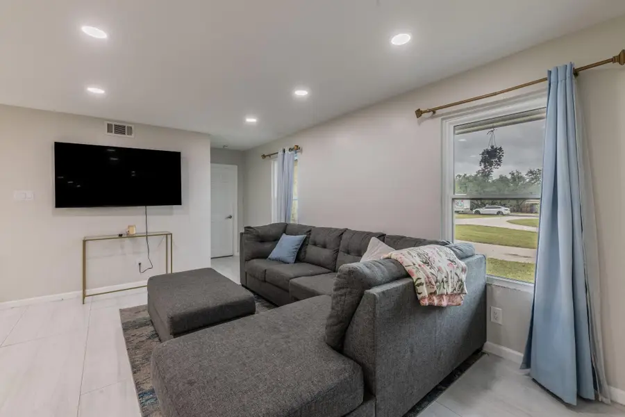 411 Carriage Oaks Dr, Liberty Hill, TX 78642 - #3