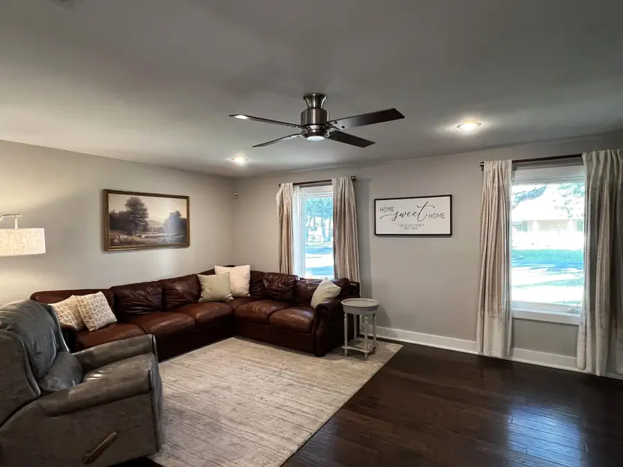 310 Buckeye Trl, La Grange, TX 78945 - #2