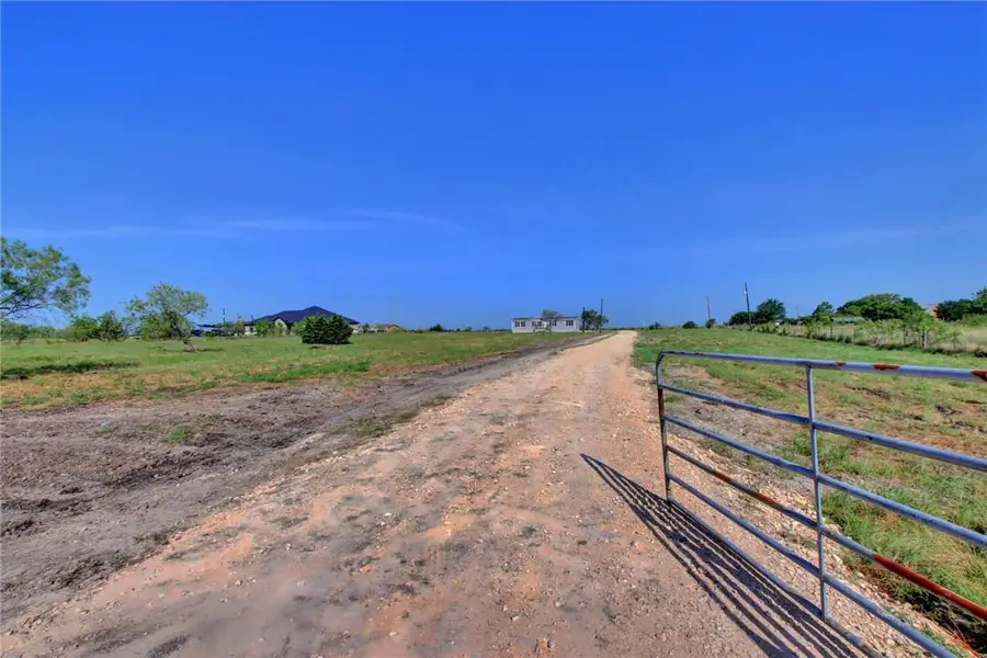 14512 Graef Rd, Creedmoor, TX 78610 - #2