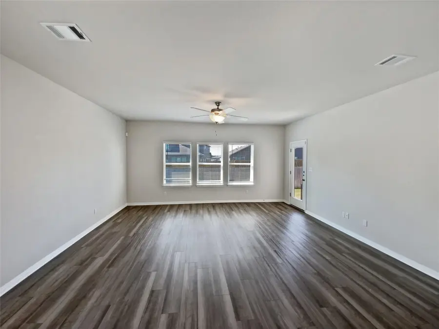 220 Sun Grove Trl, Georgetown, TX 78628 - Image #3