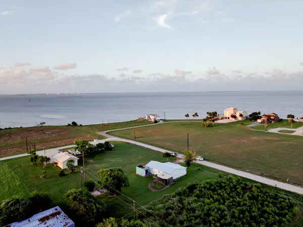 890 N Quailrun Ave, Port Lavaca, TX 77979