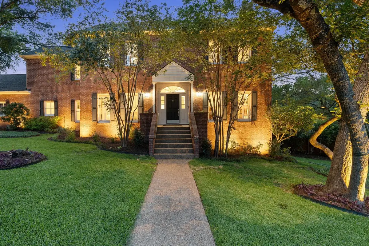 2922 Thousand Oaks Dr, Austin, TX 78746 - #1