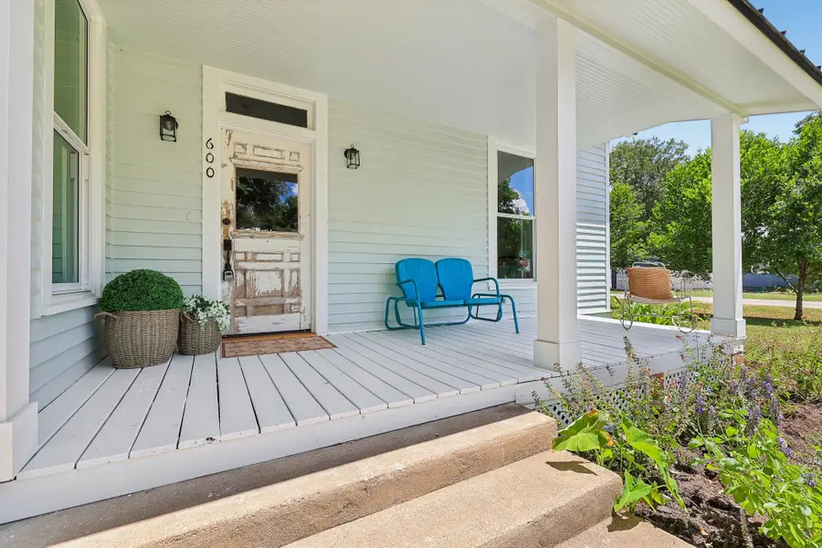 600 Short St, Smithville, TX 78957 - #3