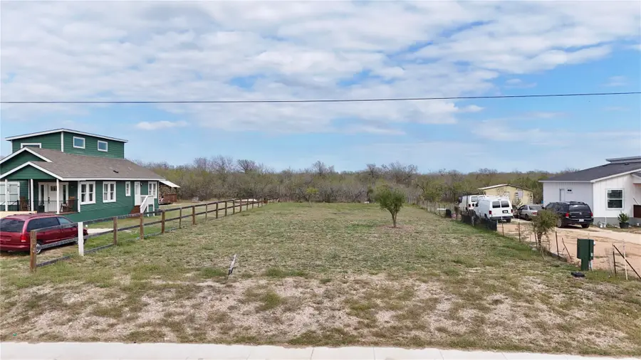 351 Margarita Dr, Dale, TX 78616 - Image #2