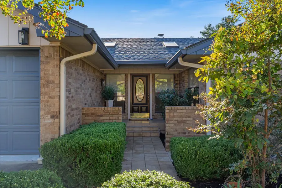 421 Saint Andrews St, Meadowlakes, TX 78654 - Image #2