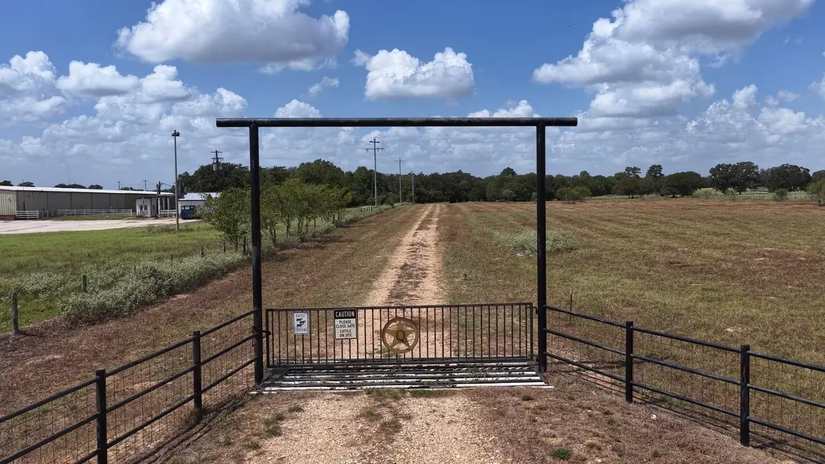2496 Highway 304, Smithville, TX 78957 - #1