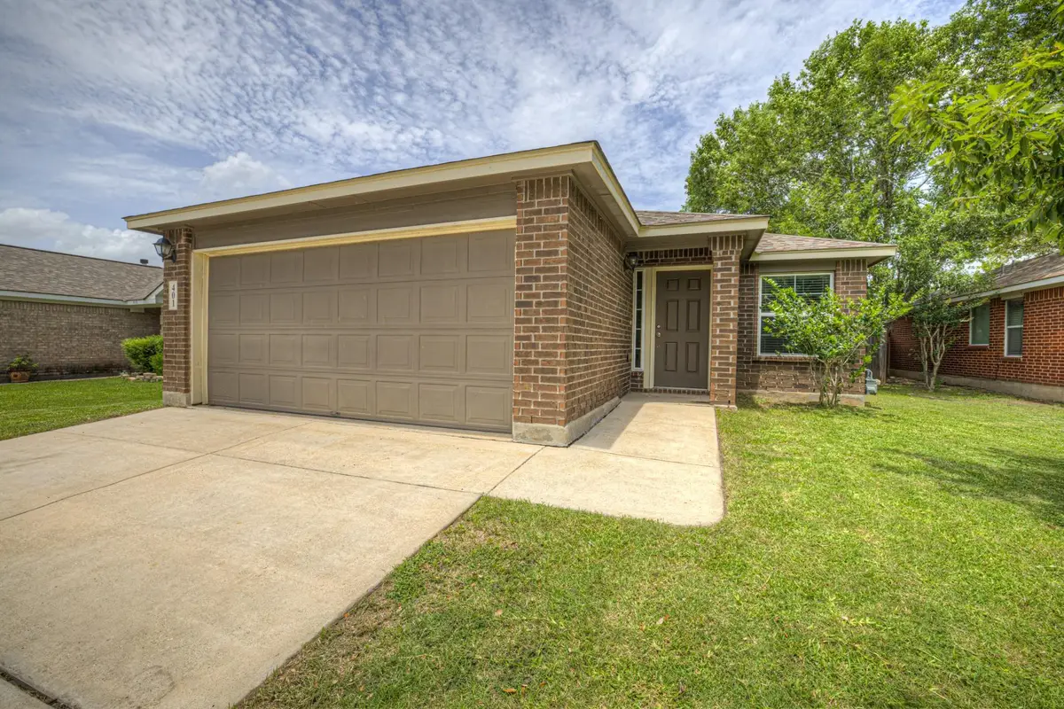 401 Summerside Ave, Lockhart, TX 78644 - #1