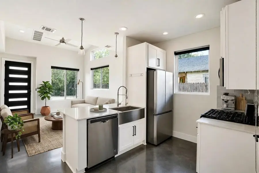 1123 Omega Ave #1, Austin, TX 78721 - #3
