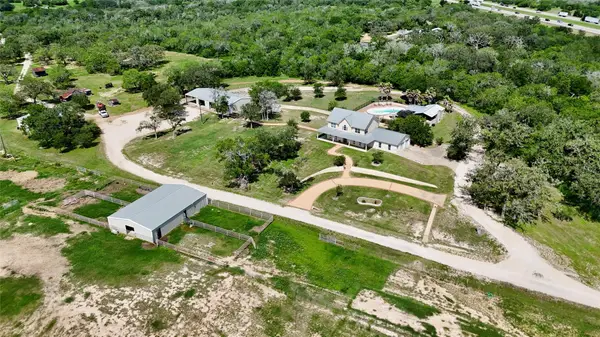 1175 Southern Way, Luling, TX 78648
