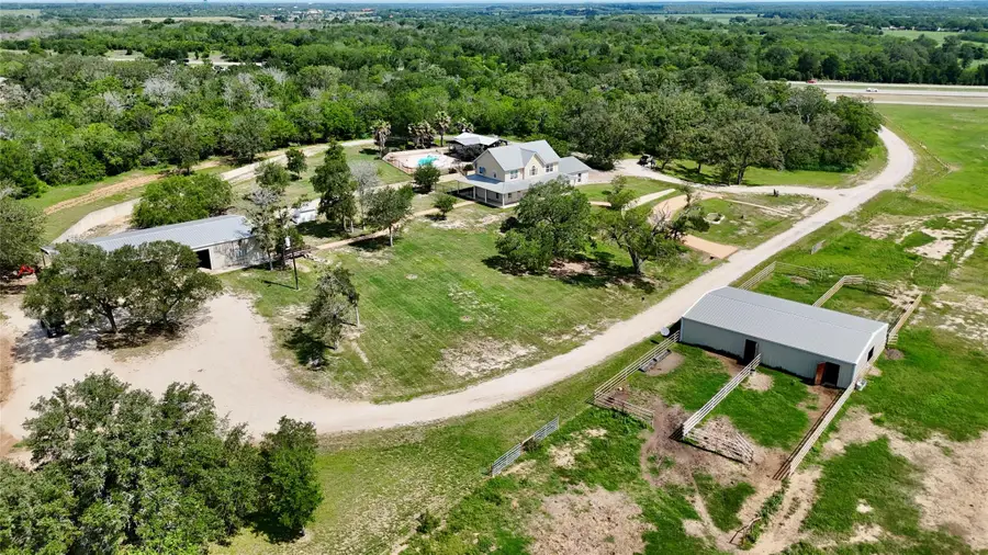 1175 Southern Way, Luling, TX 78648 - #2