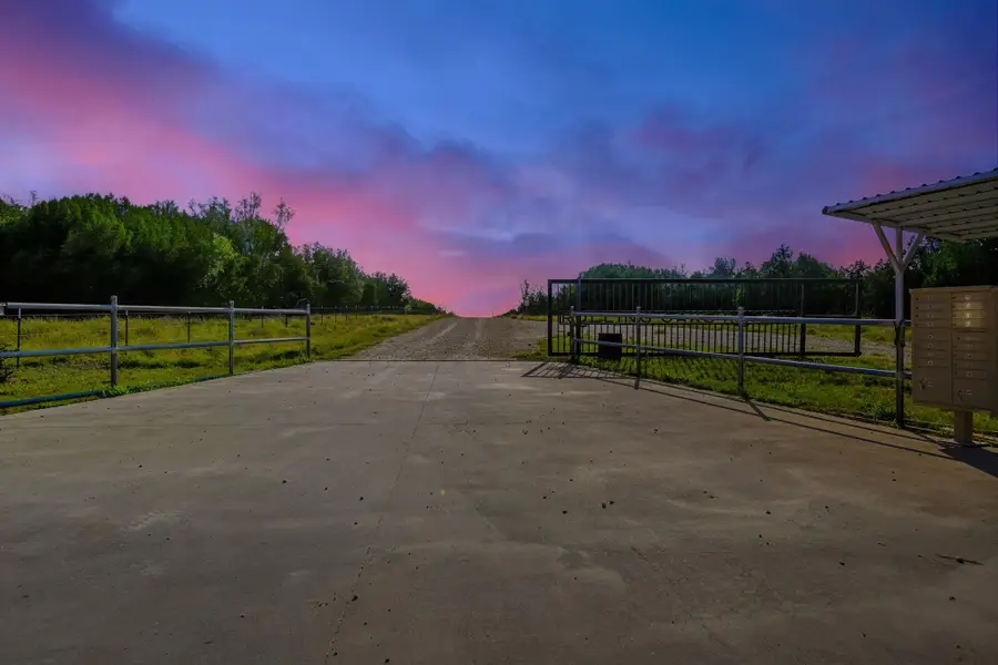 405 Valley Oak Dr, Goldthwaite, TX 76844 - Image #2