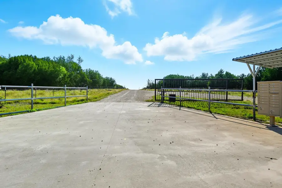 405 Valley Oak Dr, Goldthwaite, TX 76844 - Image #3