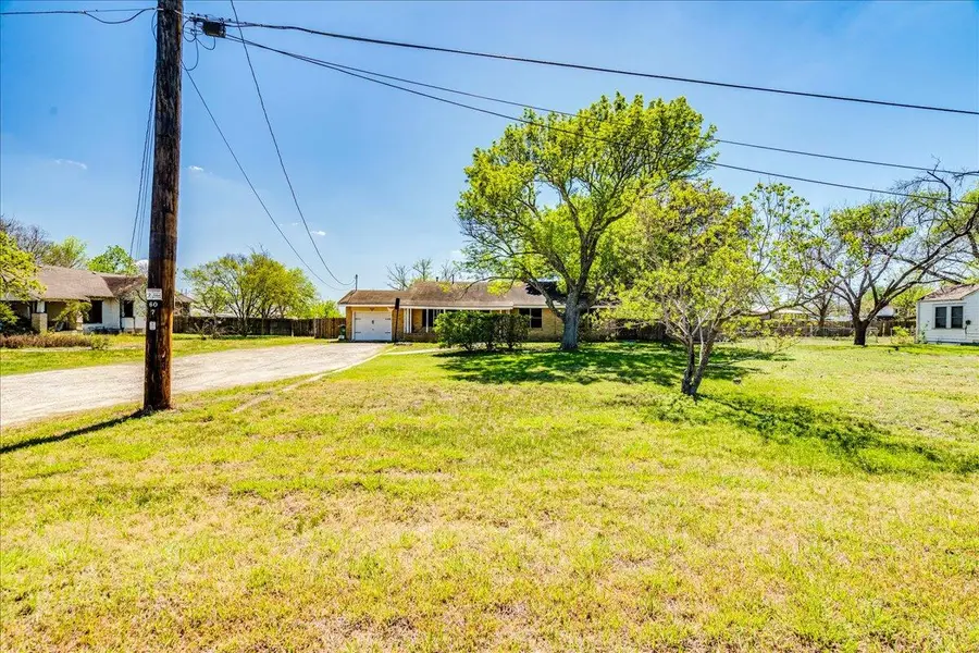 500 Blackjack St, Lockhart, TX 78644 - #2
